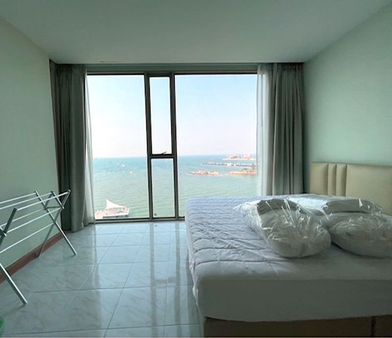 Marina Bay Front Sriracha